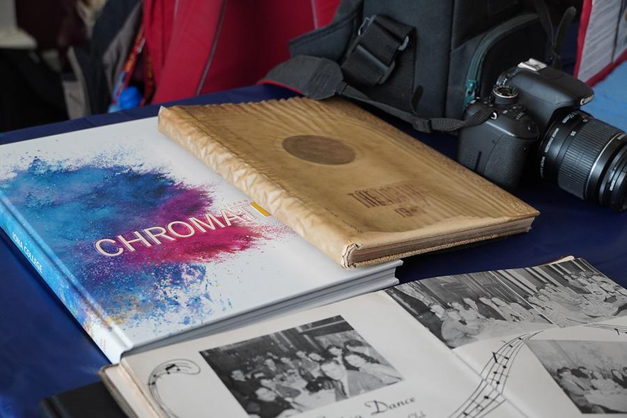 A few yearbooks and a digital camera at the ICANN table at the involvement fair.