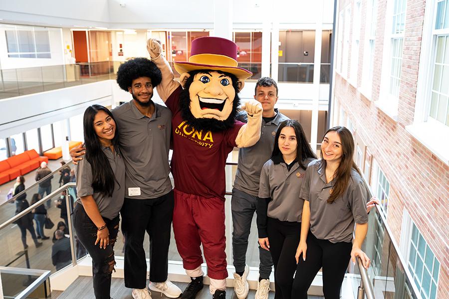 Become An Orientation Leader | Iona University