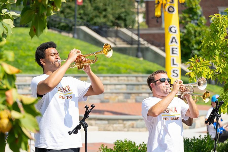 The Pep Band plays at move-in day.