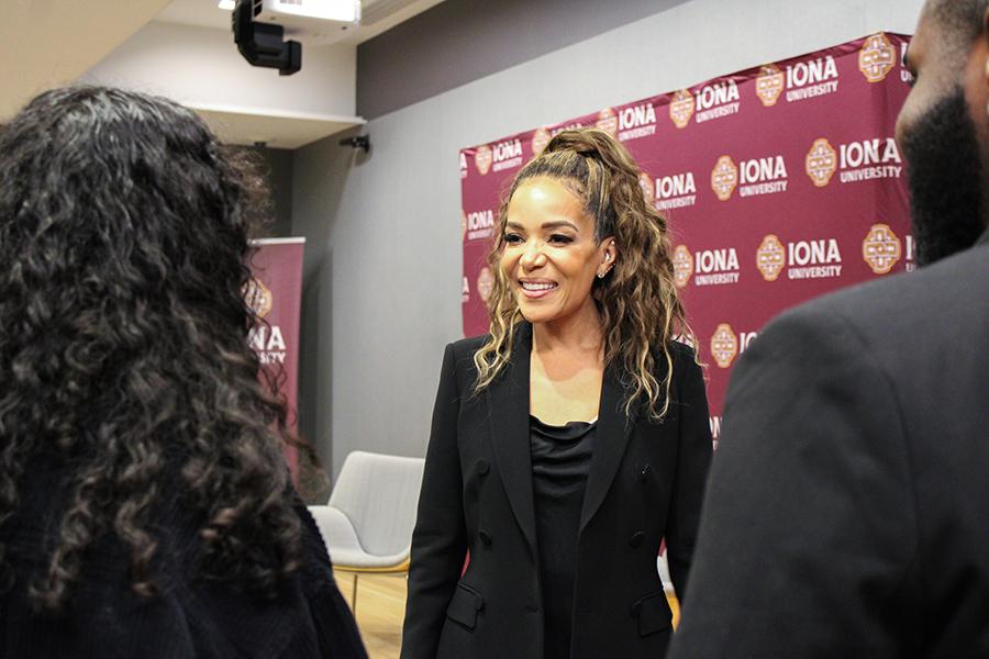 Sunny Hostin speaking with students.