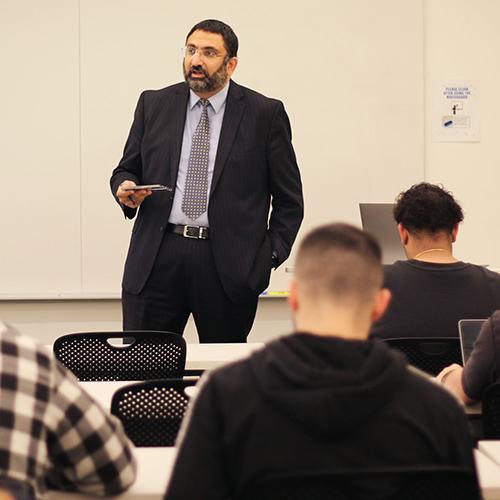 Muhammad Qayyum teaching a class.